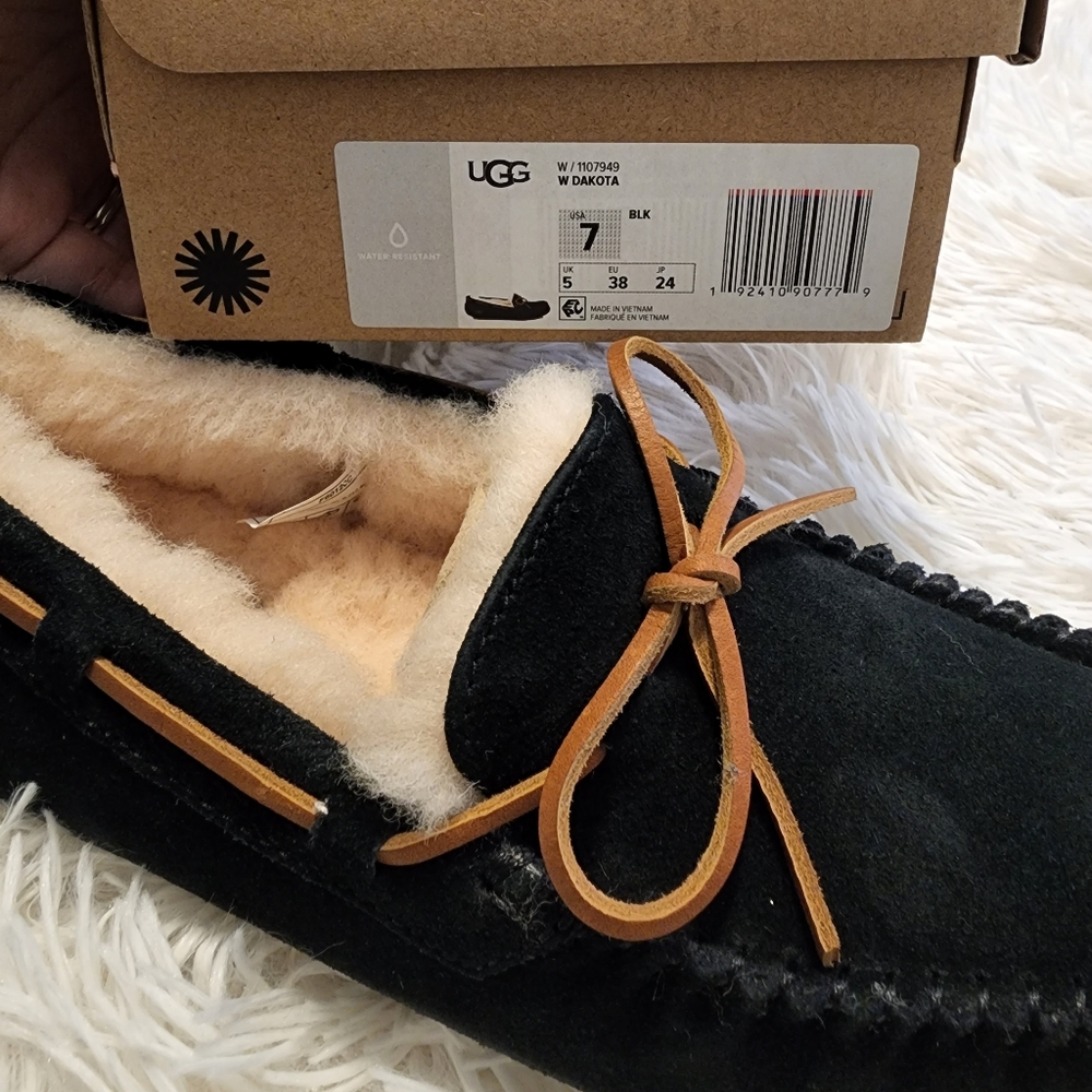 Women's UGG Slippers - Dakota